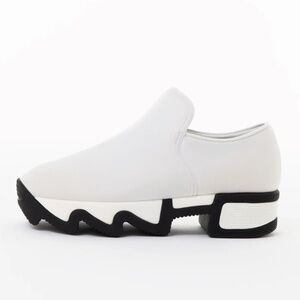 Iri ladies slip on sneakers white with black trim